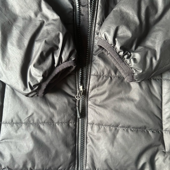 North face Women's Light Weight Black Puffer Jacket Size Medium - Picture 3 of 11